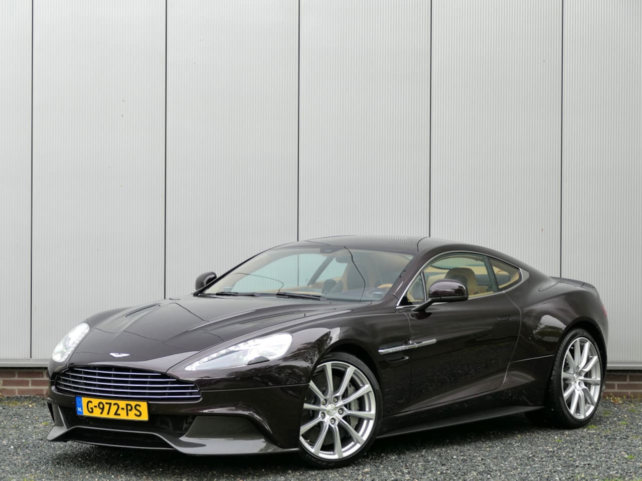 Aston Martin V12 Vanquish - 6.0 Touchtronic Ceramic brakes / Bang&Olufsen / Navigatie - AutoWereld.nl