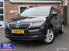 Skoda Karoq - 1.5 TSI ACT Business Edition Plus|Afneembare trekhaak|Camera|Sfeerverlichting|Carplay