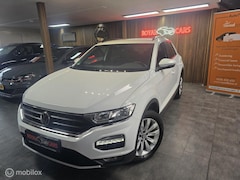 Volkswagen T-Roc - 1.5 TSI Style Business/ Lane.Assist/ Carplay