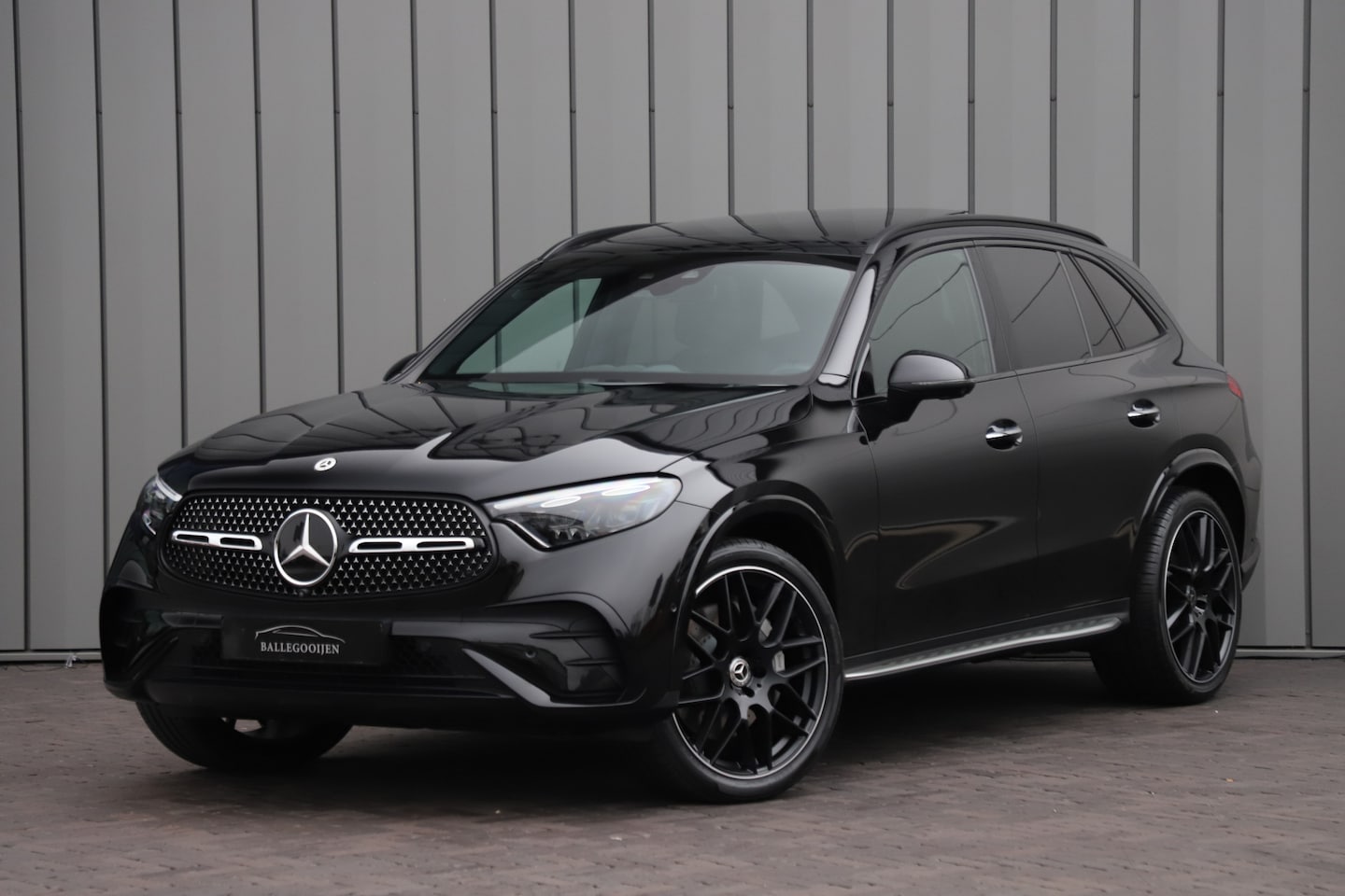 Mercedes-Benz GLC-klasse - 300 AMG 4-Matic | 258PK | Luchtvering | Achterasbesturing | Massage | Head-up | Keyles-go - AutoWereld.nl