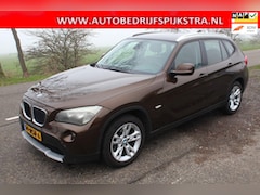 BMW X1 - SDrive18i Executive // LEER / NAVI / TREKHAAK //