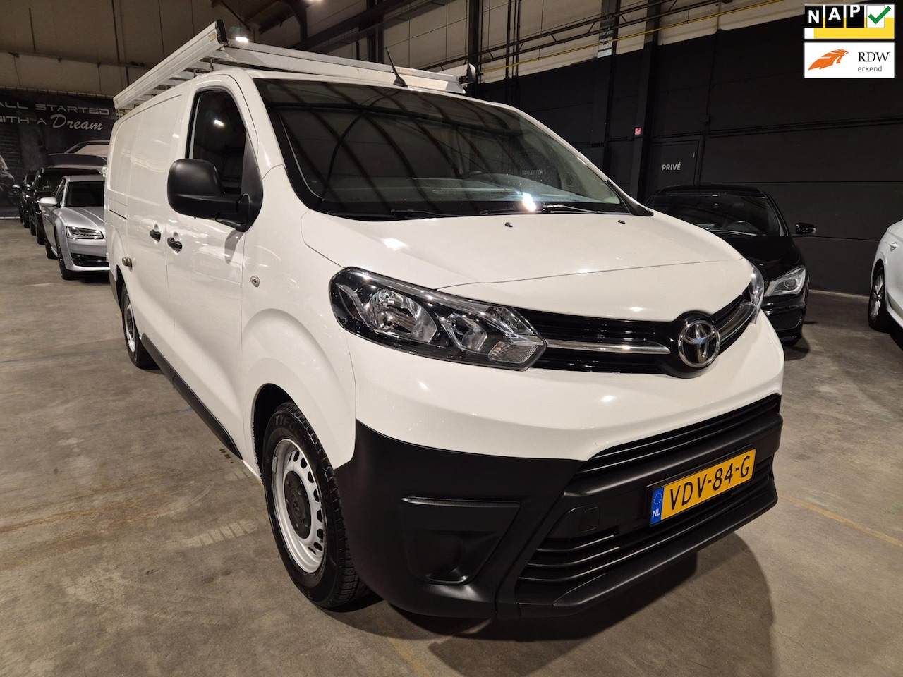 Toyota PROACE Long Worker - 2.0 D-4D Cool Comfort - AUTOMAAT - 3 Zits - Airco - Cruise - Imperial - Trekhaak - Excl BT - AutoWereld.nl