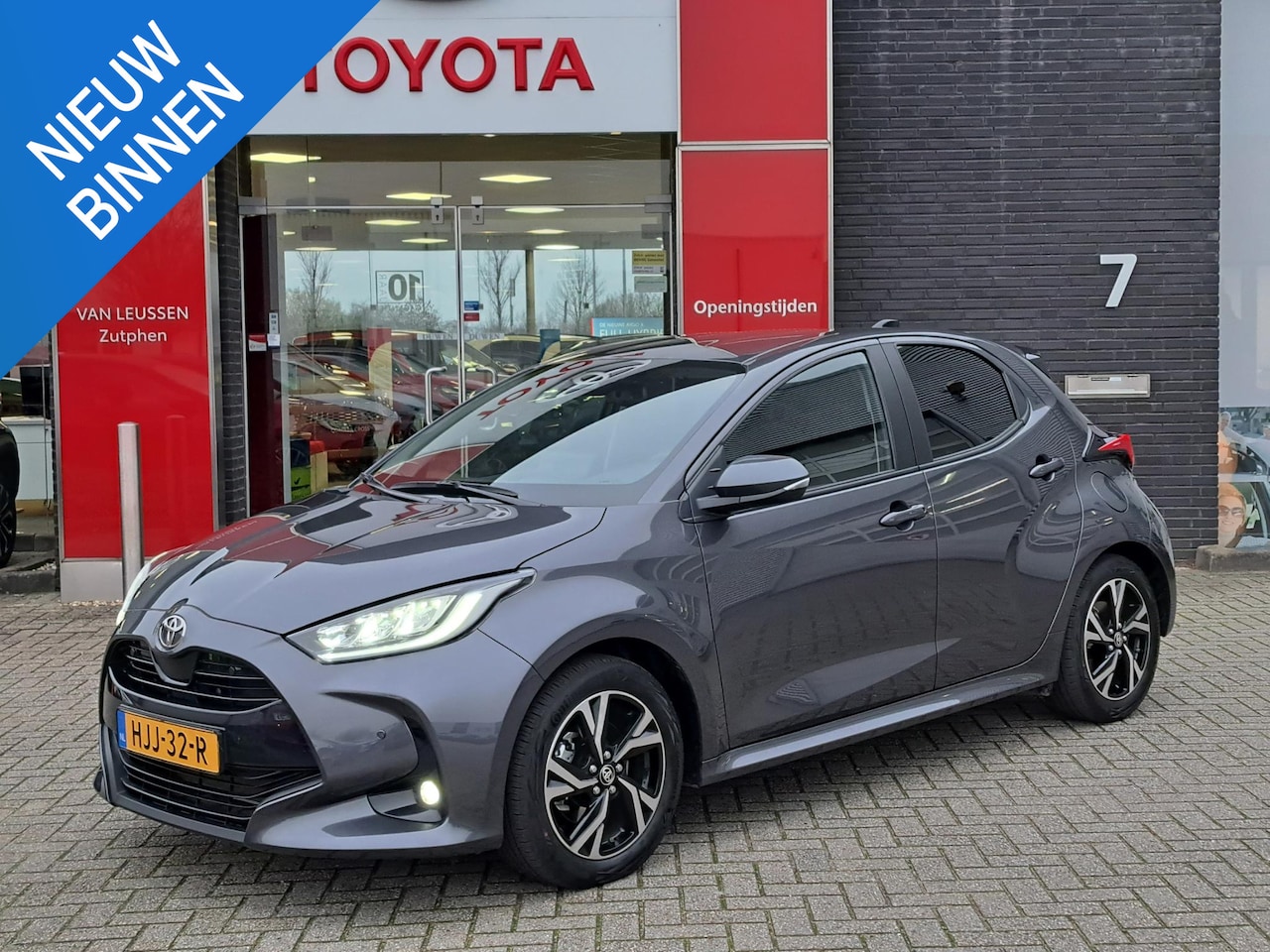 Toyota Yaris - 1.5 Hybrid 115 Dynamic STUUR- EN STOELVERWARMING PARKEERSENSOREN RCTA BLIND DODEHOEKDETECT - AutoWereld.nl