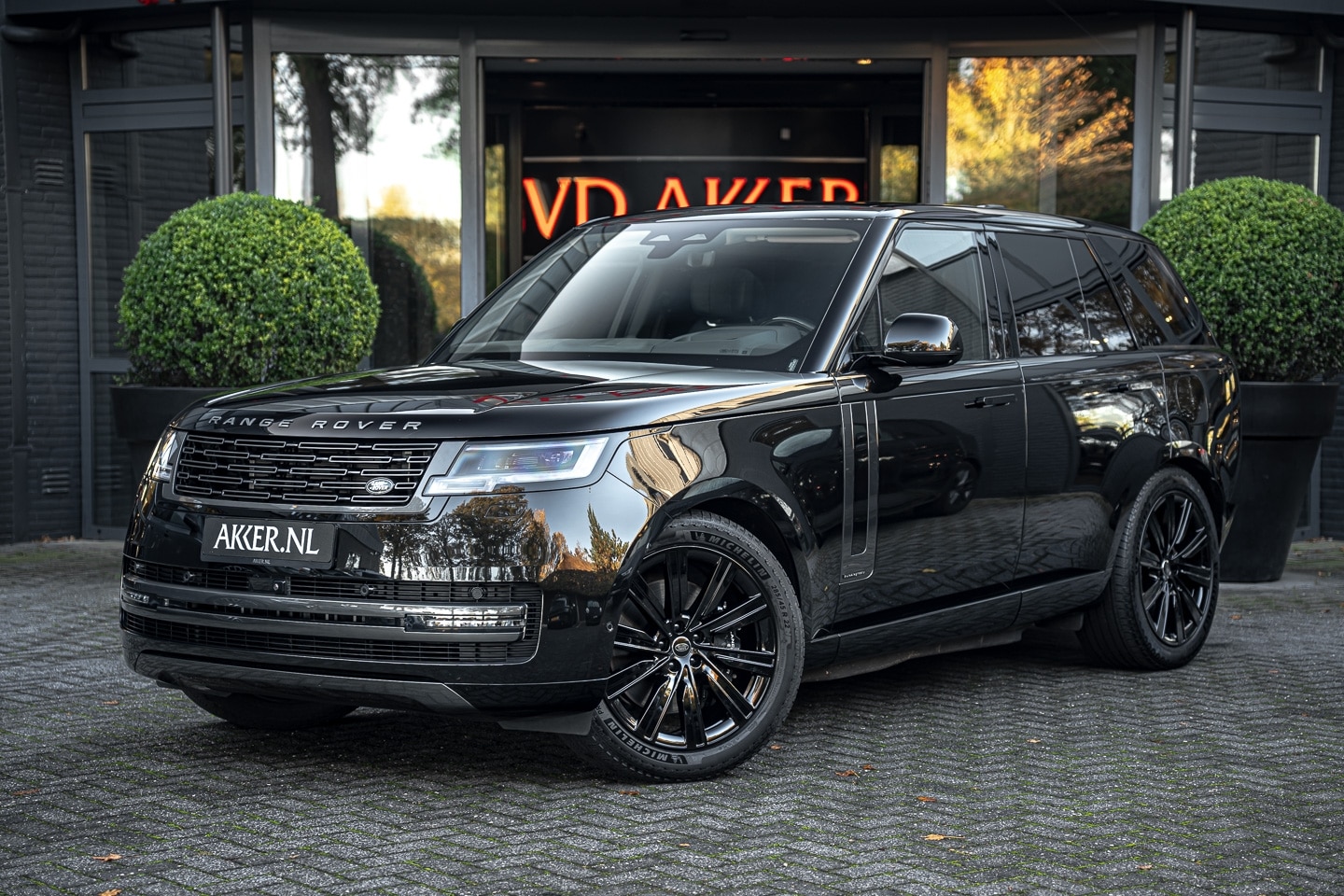 Land Rover Range Rover - LANDROVER P550e Autobiography 4Wsturing | Massage | Head-up | Meridian Signature | 360° Ca - AutoWereld.nl