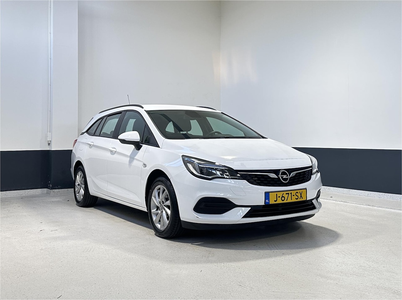 Opel Astra Sports Tourer - 1.2 Edition | NL | 1 Eig | Navigatie | PDC | Trekhaak | - AutoWereld.nl