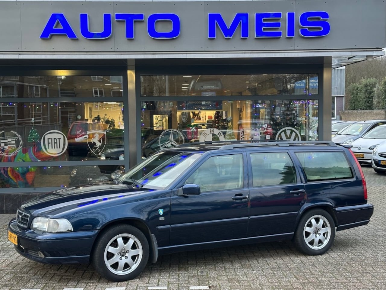 Volvo V70 - 2.5 LUXURY-LINE Airco Trekhaak - AutoWereld.nl
