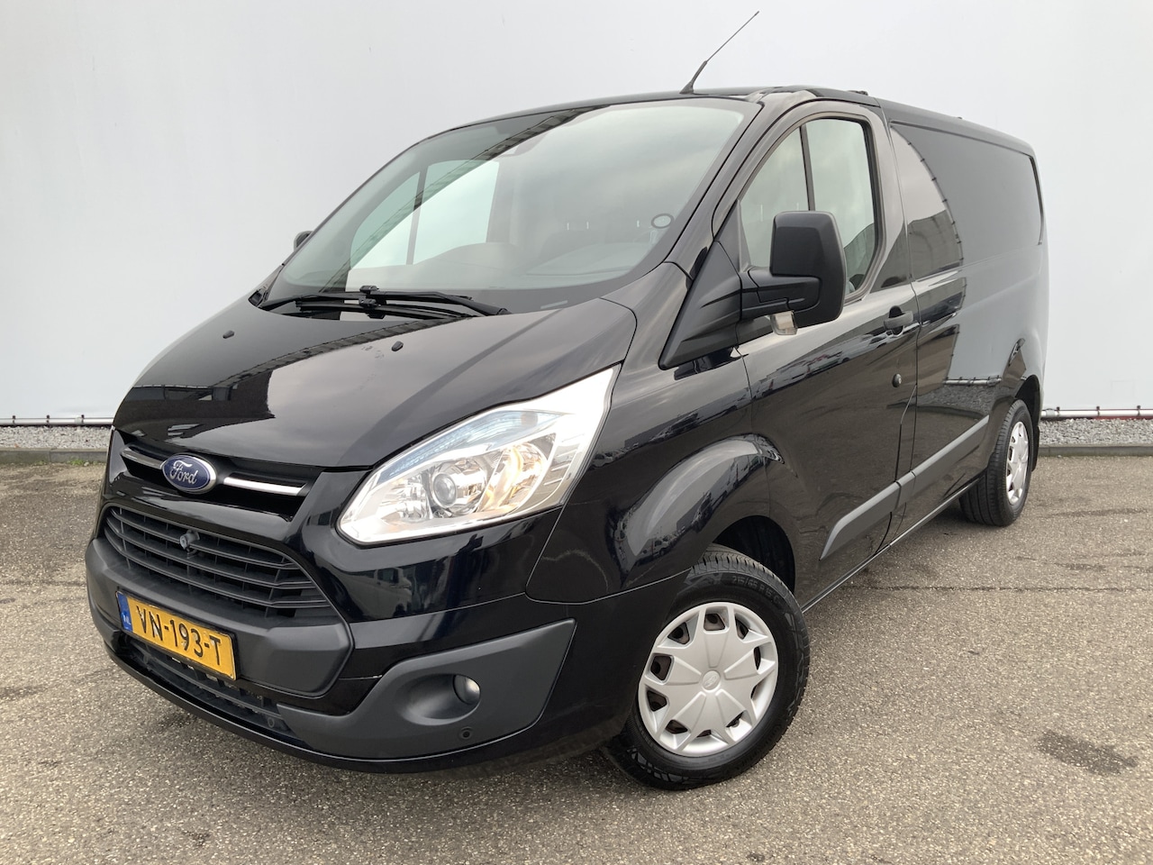 Ford Transit Custom - 270 2.2 TDCI L1H1 Trend Airco Cruise 3 Zits Camera Trekhaak 2500 kg Dakdragers Euro 5 - AutoWereld.nl