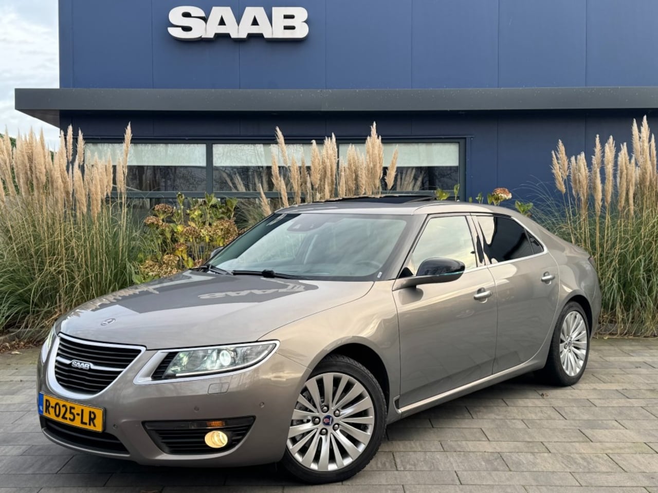 Saab 9-5 - 2.0 TiD Vector Automaat VOL! Pano-dak/Aero interieur/HUD/TV schermen/H-Kardon - AutoWereld.nl