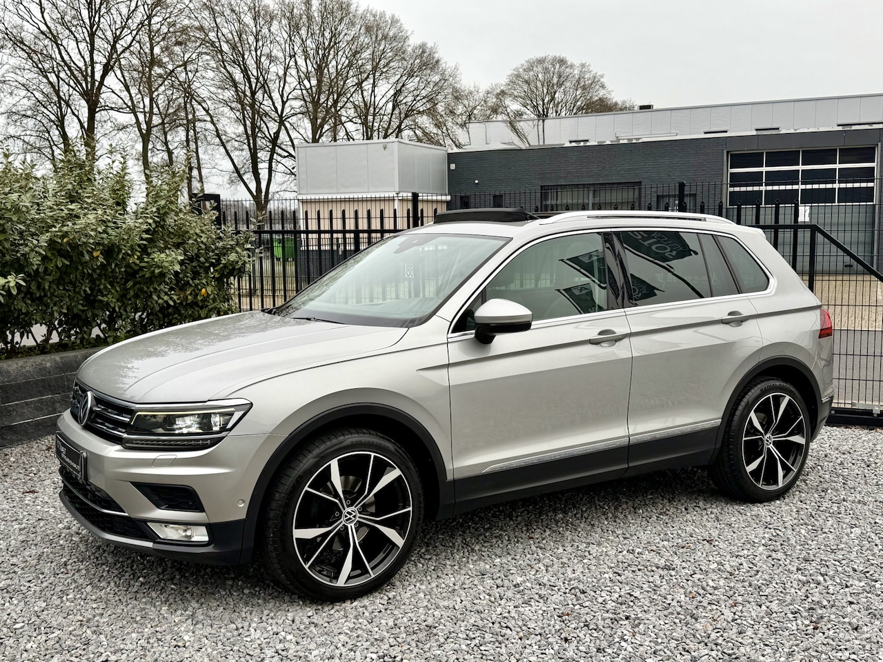 Volkswagen Tiguan - 1.4 TSI ACT Highline Pano|Virtuel|ACC|Camera|Keyles Grijs - AutoWereld.nl