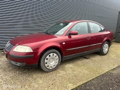 Volkswagen Passat - 1.6 Trendline