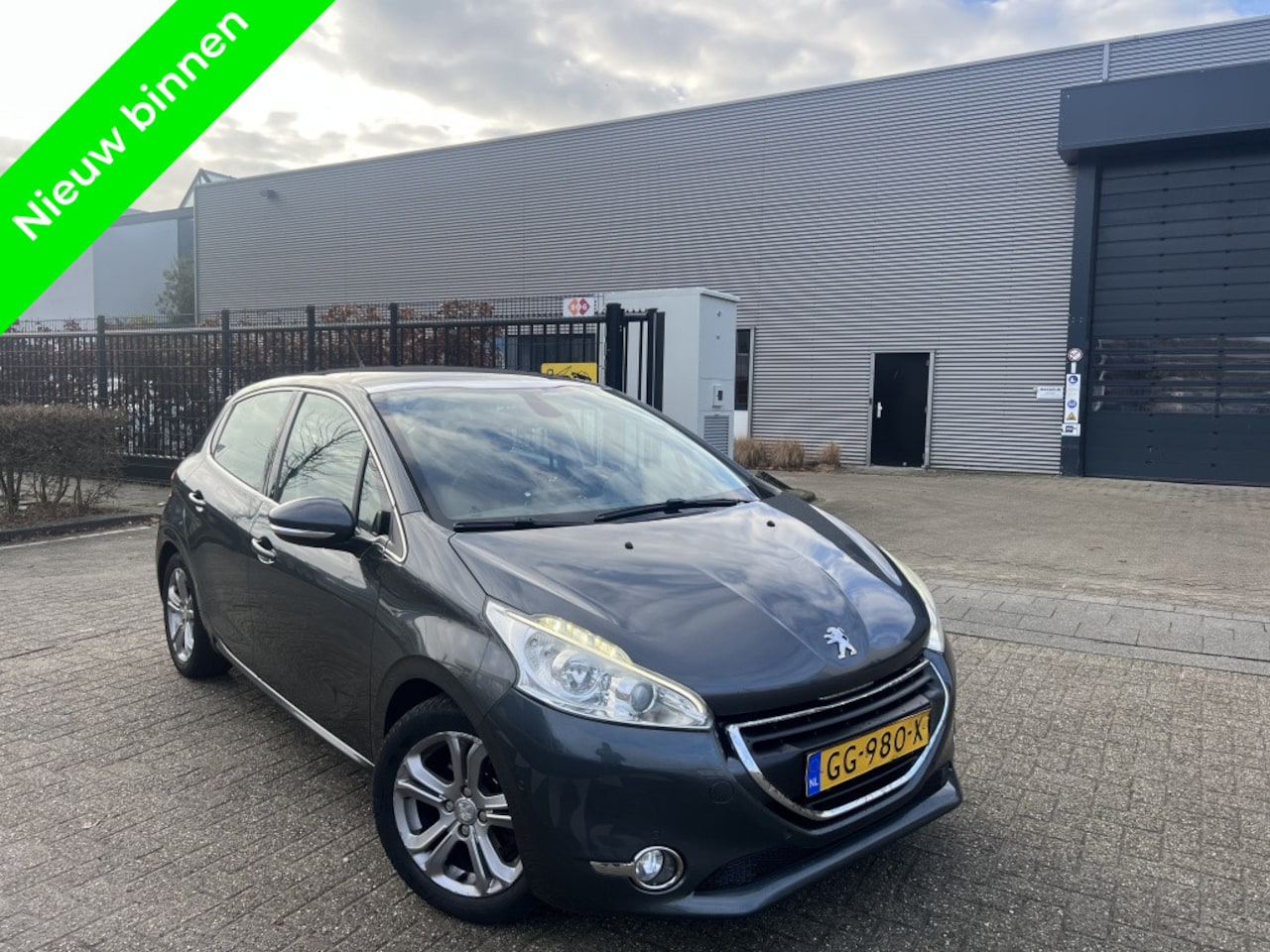 Peugeot 208 - 1.6 BlueHDi Navigatie|Clima|Panoramadak - AutoWereld.nl
