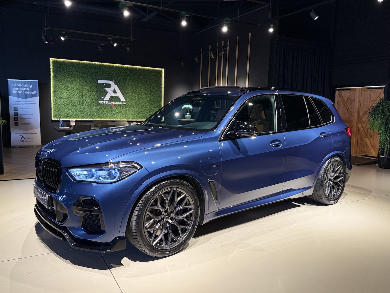 BMW X5 - xDrive45e M-Pakket Panodak|LASER|3DCamera|Headup Blauw - AutoWereld.nl