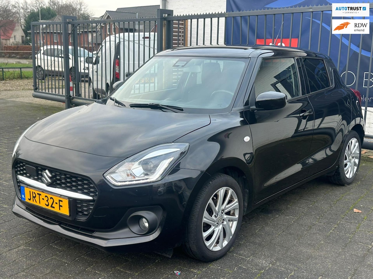 Suzuki Swift - 1.2 Select Smart Hybrid / CRUISE CONTROL / AIRCO / STOELVERWARMING / CAMERA - AutoWereld.nl