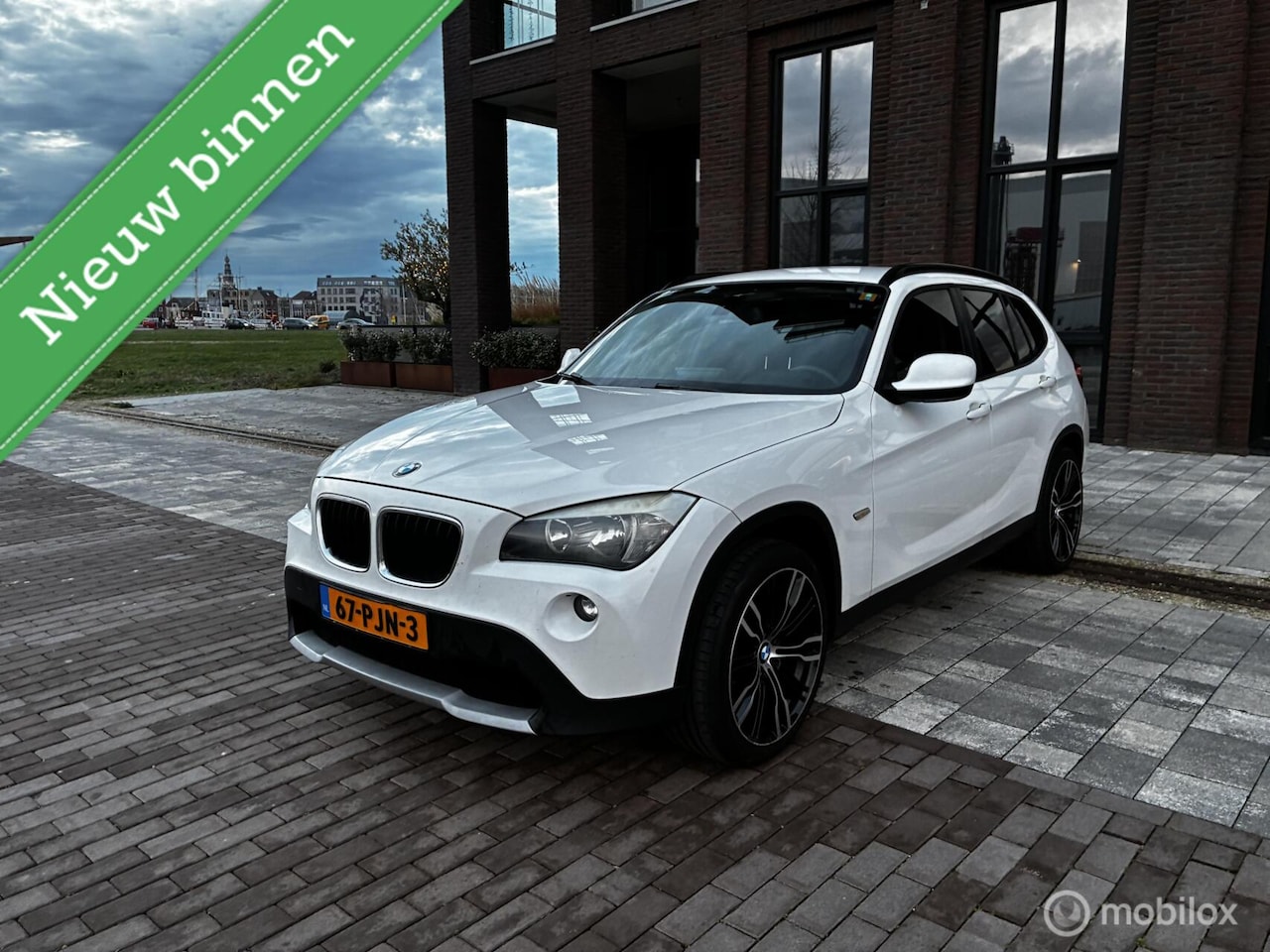 BMW X1 - sDrive18d Executive Clima Cruise Carplay Trekhaak - AutoWereld.nl