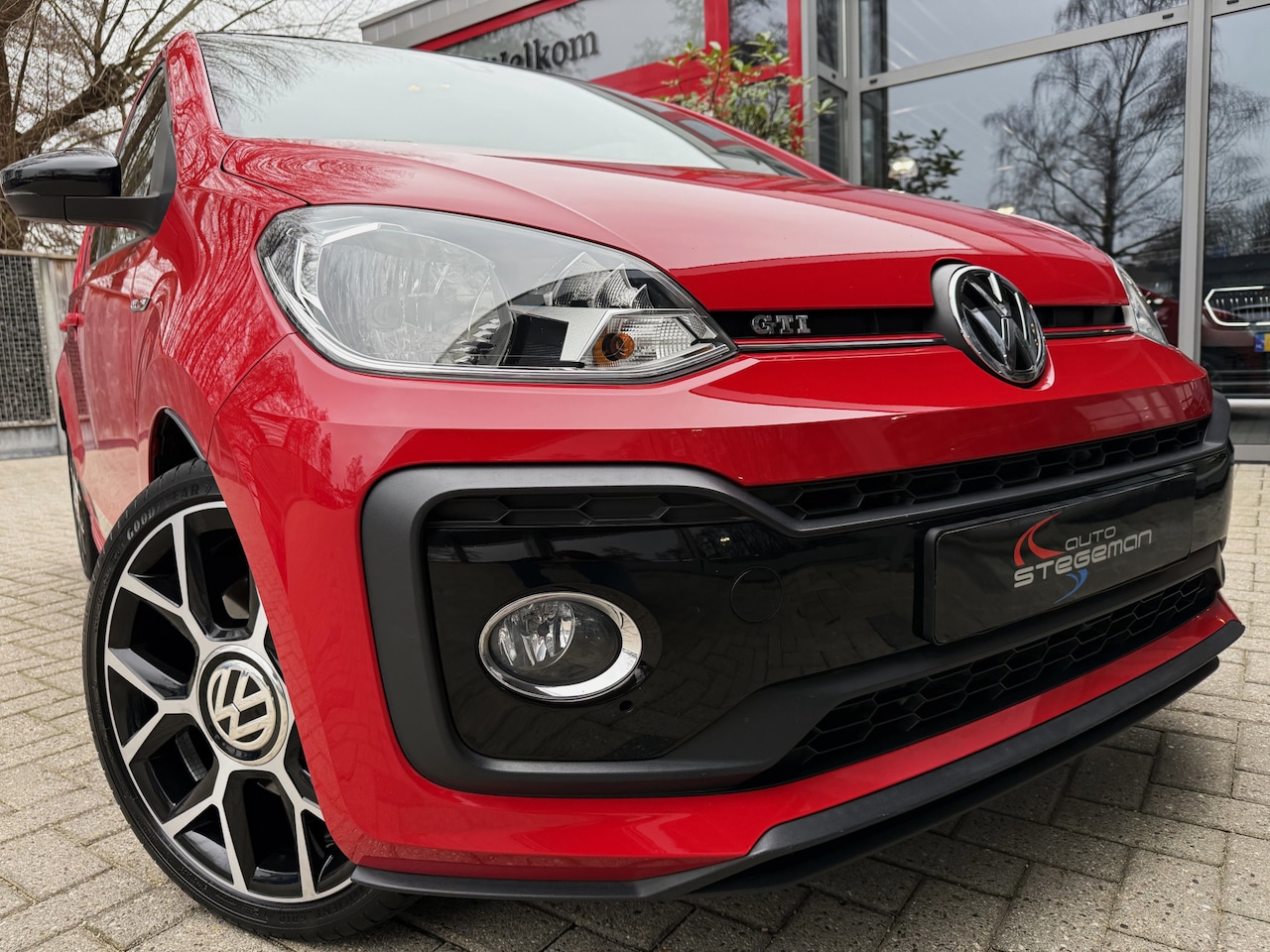 Volkswagen Up! - 1.0 TSI *!* GTi *!* ECC/ PANORAMADAK/ CRUISE/ NAVI/ 17 INCH *!* - AutoWereld.nl