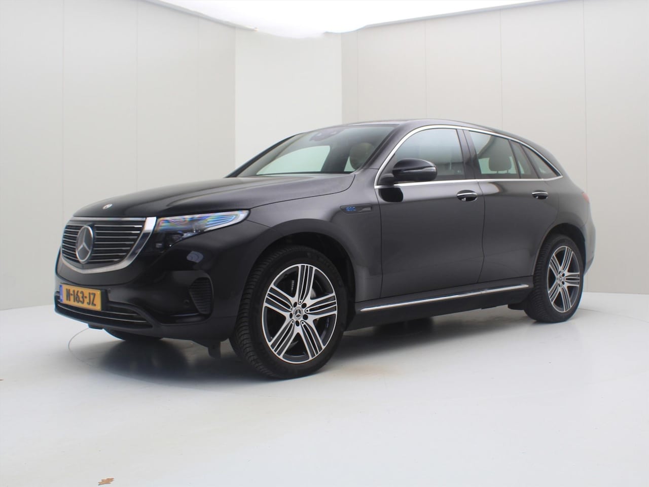 Mercedes-Benz EQC - 400 4MATIC 408pk Luxury [ TREKHAAK+PANO+20 INCH+STOELVERWARMING ] - AutoWereld.nl
