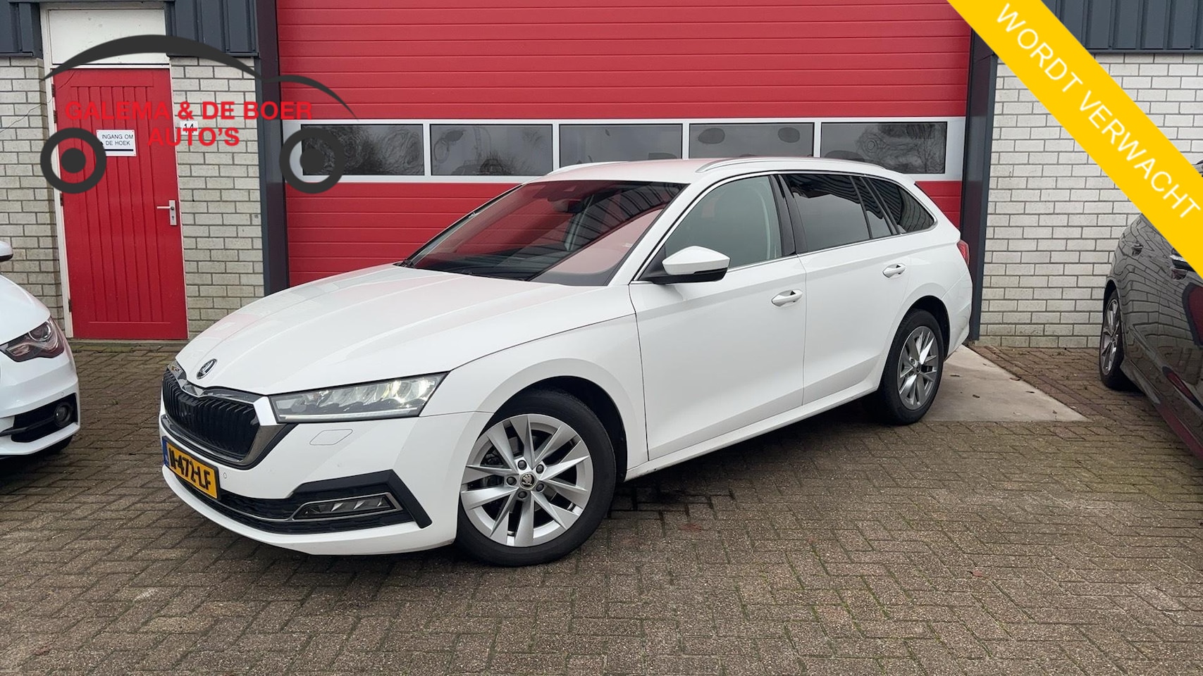 Skoda Octavia Combi - 1.0 e-TSI Business Edition Plus TREKHAAK / FULL LED / STOELVERW / KEYLESS / CAMERA / CARPL - AutoWereld.nl