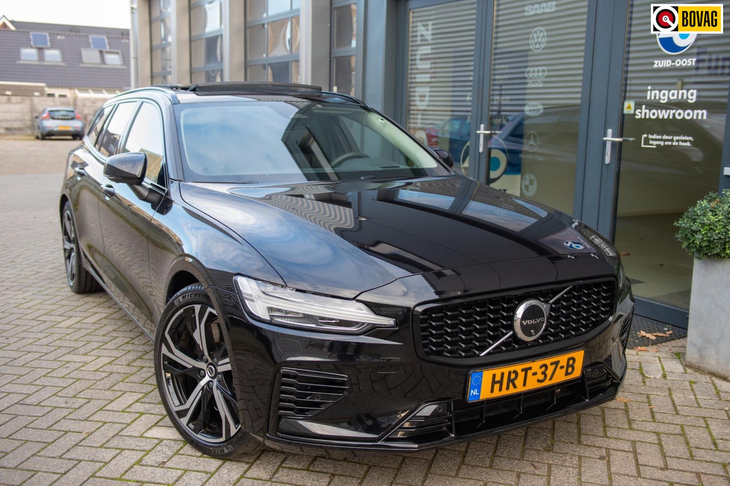 Volvo V60 - 2.0 T6 Plug-in hybrid AWD Ultra Dark - AutoWereld.nl