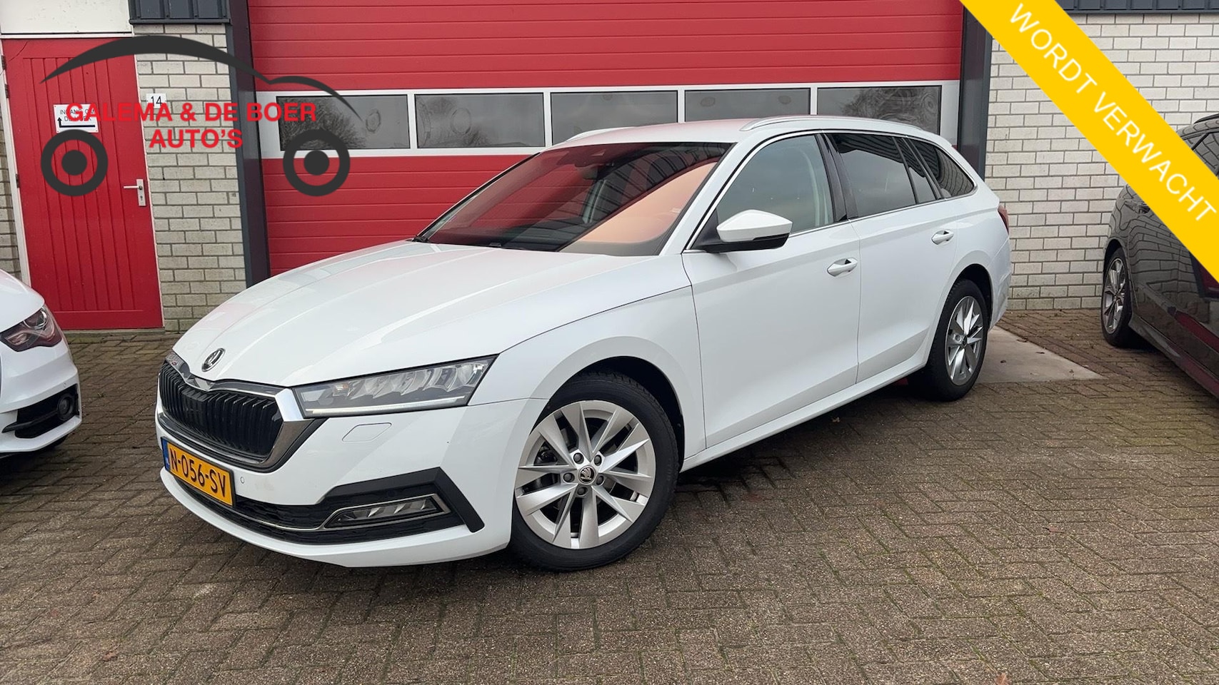 Skoda Octavia Combi - 1.0 e-TSI Business Edition Plus AUTOMAAT / TREKHAAK / KEYLESS / FULL LED / CAMERA / CARPLA - AutoWereld.nl
