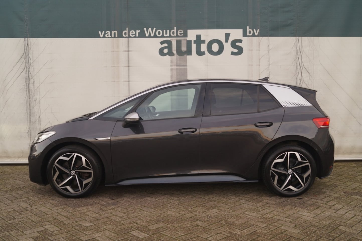 Volkswagen ID.3 - First Plus 58kWh -NAVI-ECC-ACC-CAM-TREKHAAK- - AutoWereld.nl
