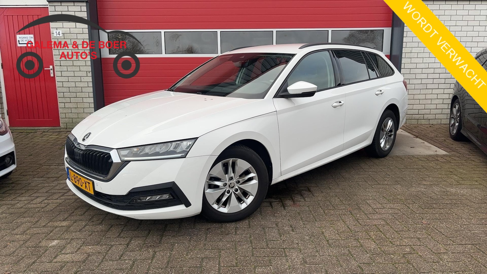 Skoda Octavia Combi - 1.0 TSI Business Edition TREKHAAK / FULL LED / CARPLAY / SFEER / NAVI / CLIMA / PDC / NL-A - AutoWereld.nl