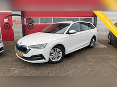 Skoda Octavia Combi - 1.0 TSI Business Edition TREKHAAK / FULL LED / CARPLAY / SFEER / NAVI / CLIMA / PDC / NL-A