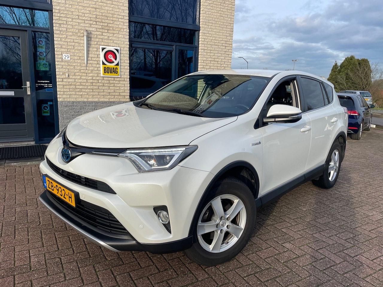 Toyota RAV4 - 2.5 Hybrid AWD Executive Business- trekhaak - AutoWereld.nl
