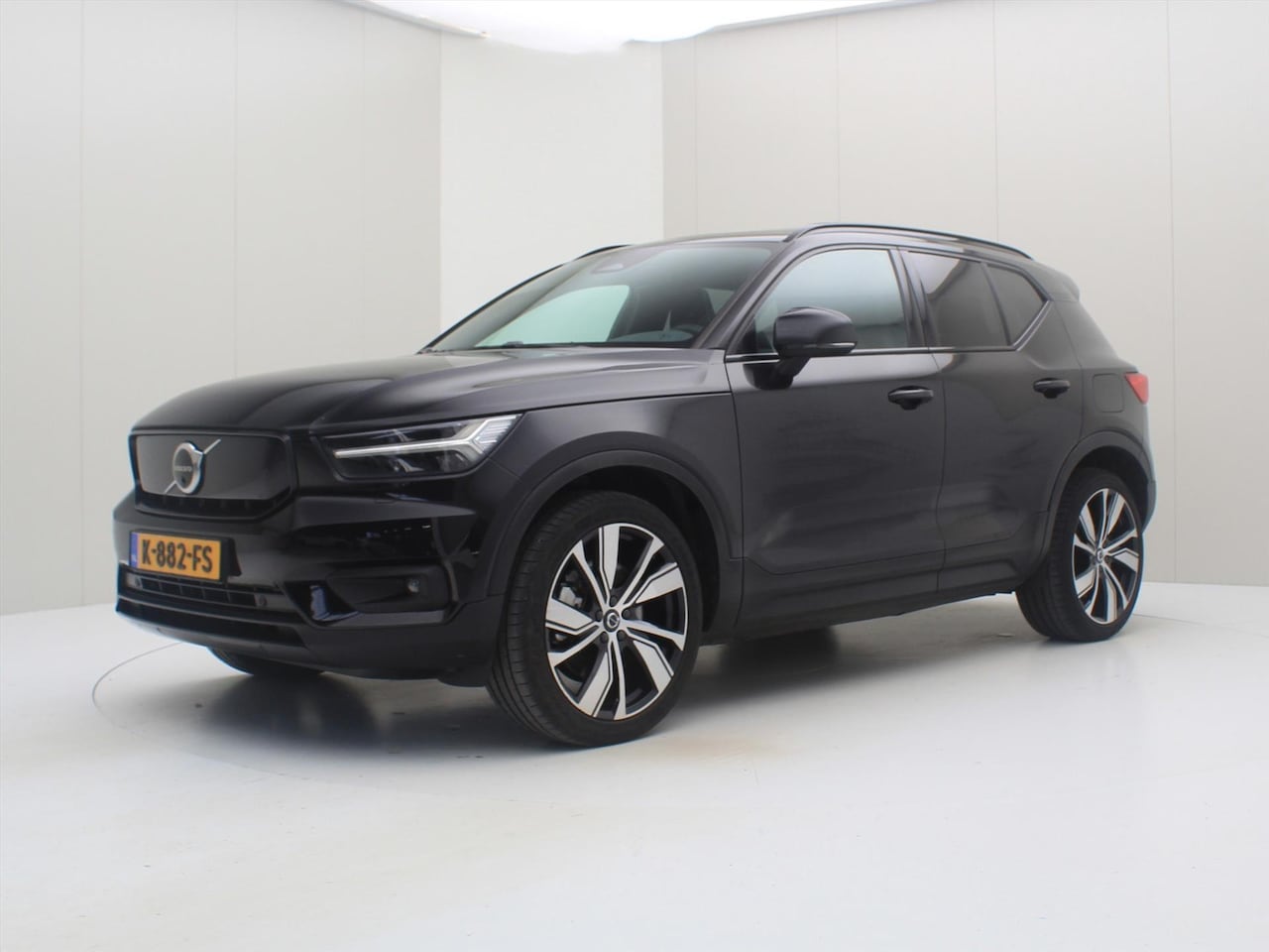Volvo XC40 - P8 408pk AWD 78kWh R-Design 92% SoH [ TREKHAAK+WARMTEPOMP+PANO+STOEL/STUURWIELVERWARMING ] - AutoWereld.nl