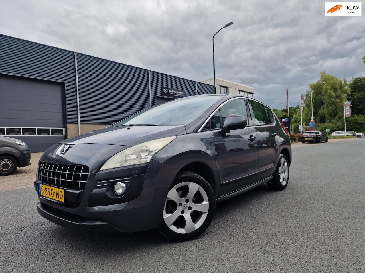 Peugeot 3008 - 1.6 VTi SR PANO NAVI PSENSOR 2 X SLEUTELS CRUISE - AutoWereld.nl
