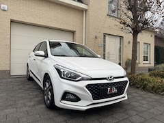 Hyundai i20 - 1.0 T-GDI 120pk Automaat Navi Leder Carplay Camera Keyless Stuur en StoelVerwaming DAB Cli