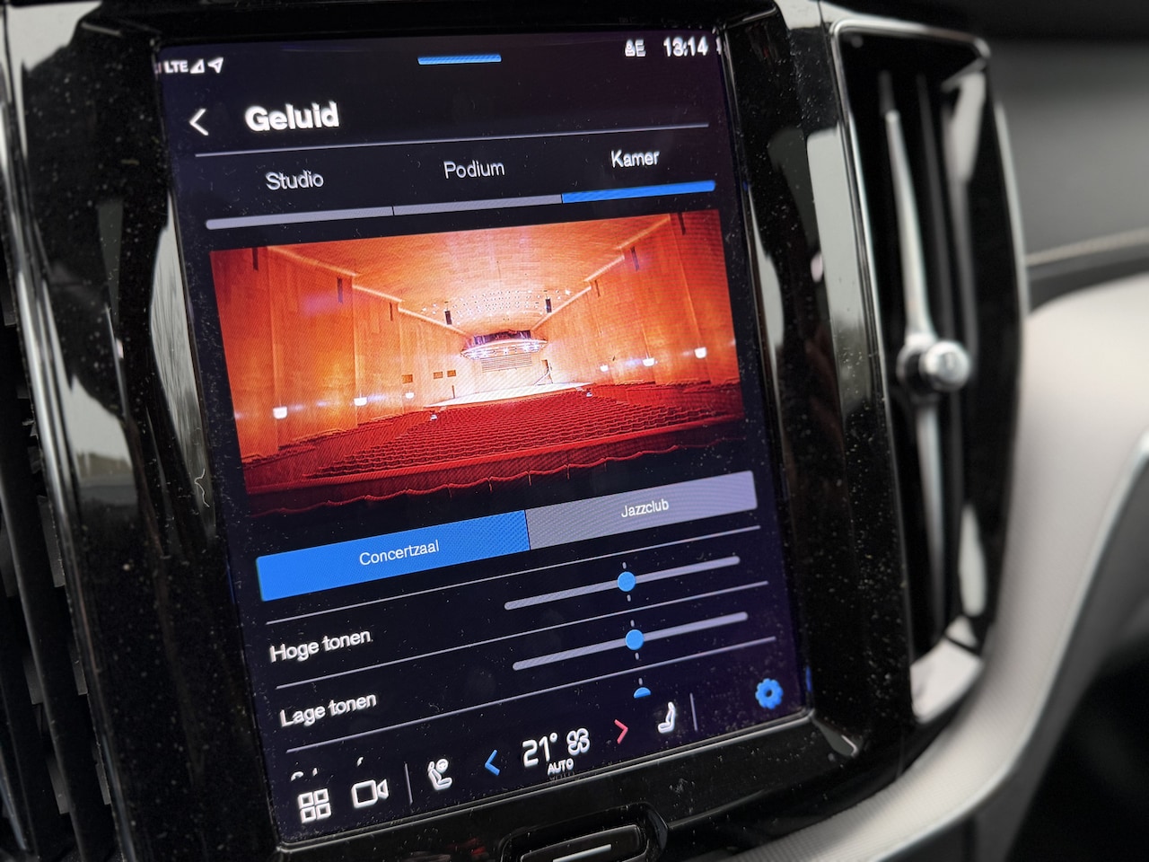 Volvo XC60 - 2.0 T8 Plug-in-hybrid AWD Polestar Engineered Bowers & Wilkins | 22 inch wielen | Graphica - AutoWereld.nl