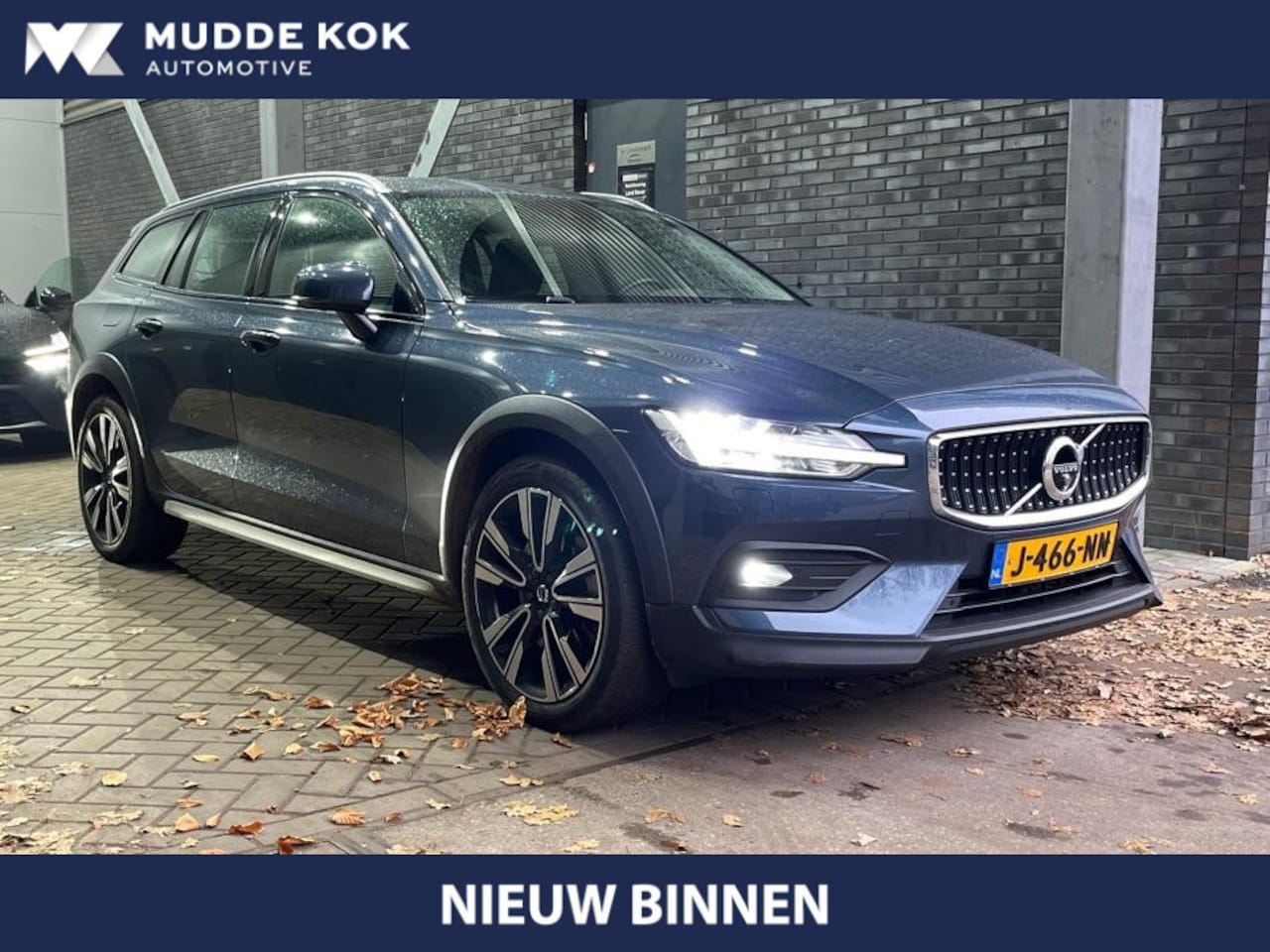 Volvo V60 Cross Country - B5 AWD Pro | Massage | Head-Up | Panoramadak | ACC | Trekhaak | BLIS - AutoWereld.nl