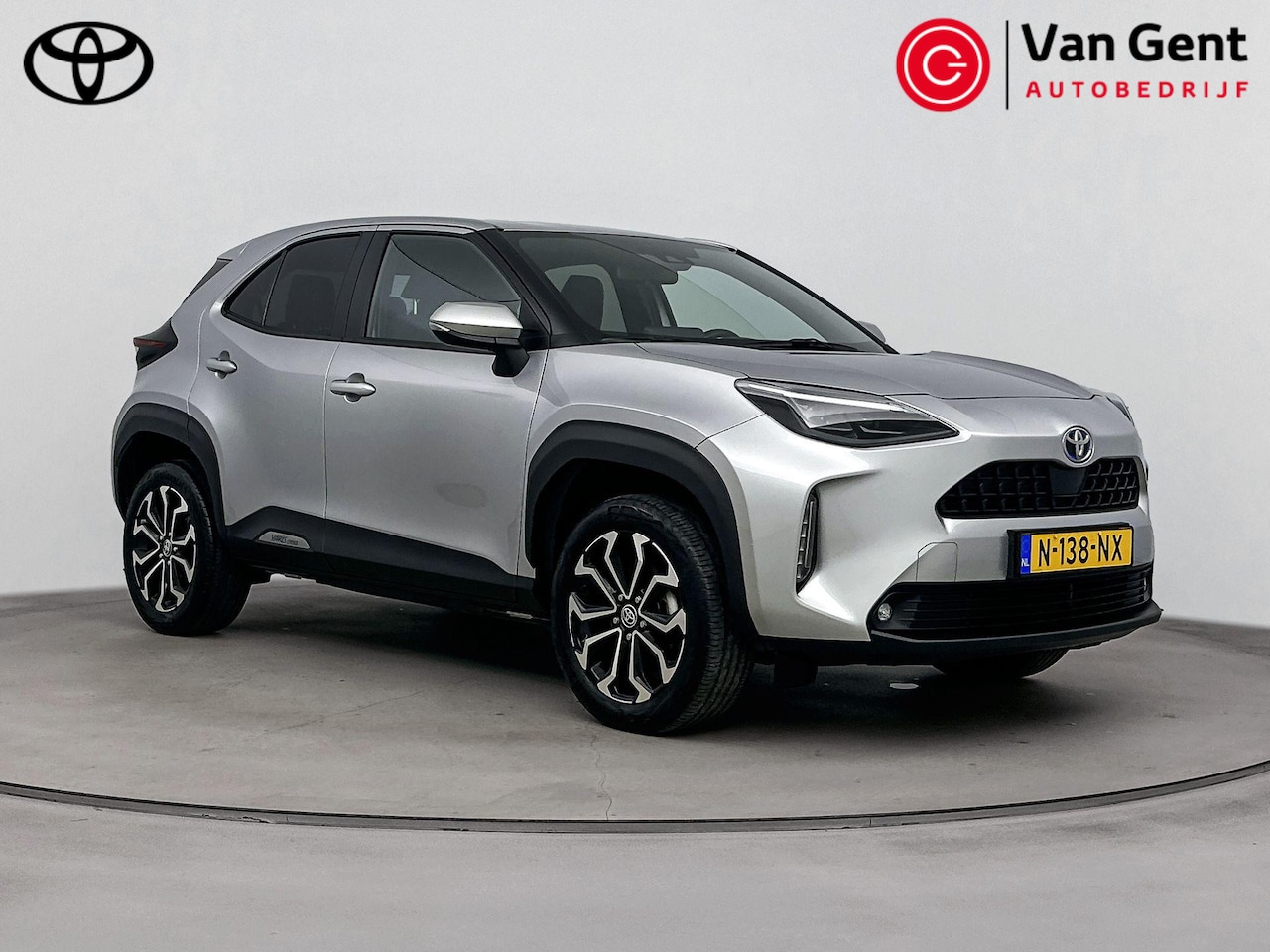 Toyota Yaris Cross - 1.5 Hybrid First Edition | Navigatie | Adaptive Cruise | Keyless | Full LED | Apple Carpla - AutoWereld.nl