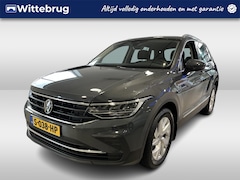 Volkswagen Tiguan - 1.5 TSI 150pk Life DSG Automaat App-connect / Trekhaak / Extra getint glas / Parkeersensor