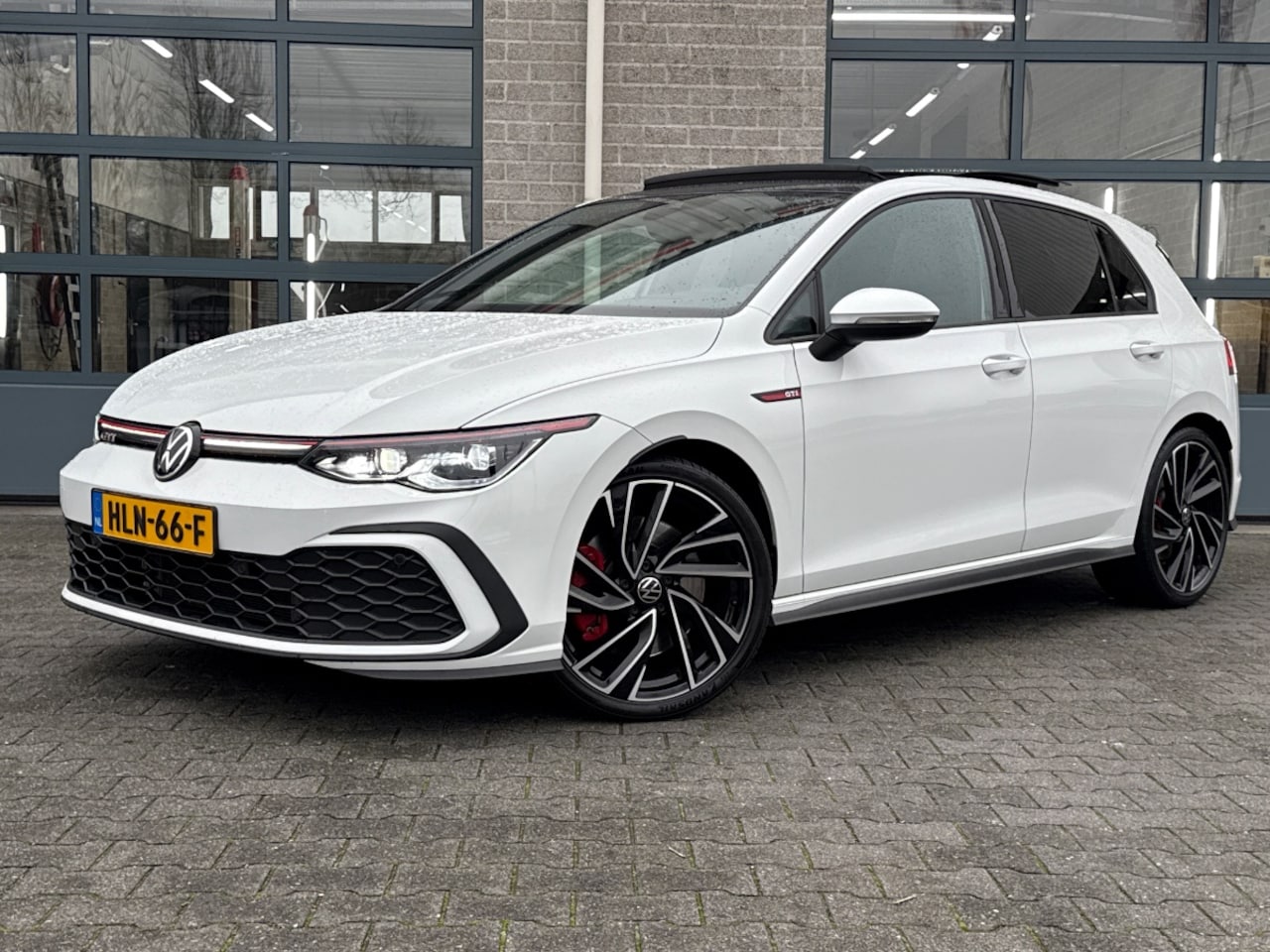 Volkswagen Golf - 2.0 TSI GTI |SCHUIFDAK|H/K|STANDKACHEL| - AutoWereld.nl