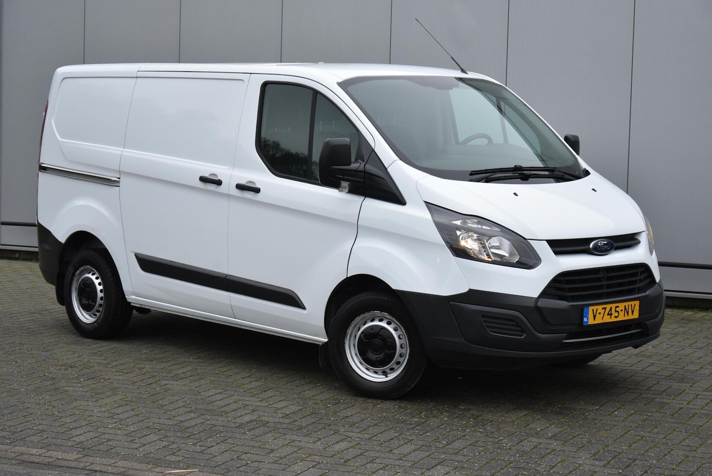 Ford Transit Custom - 2.0 TDCI L1H1 Airco Trekhaak 3pers Euro6 - AutoWereld.nl