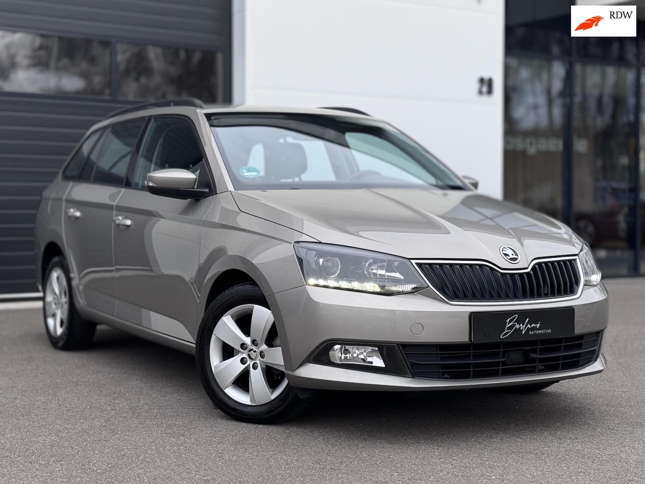 Skoda Fabia Combi - 1.2 TSI Comfort Dealer ondh | Nwe APK |PDC - AutoWereld.nl