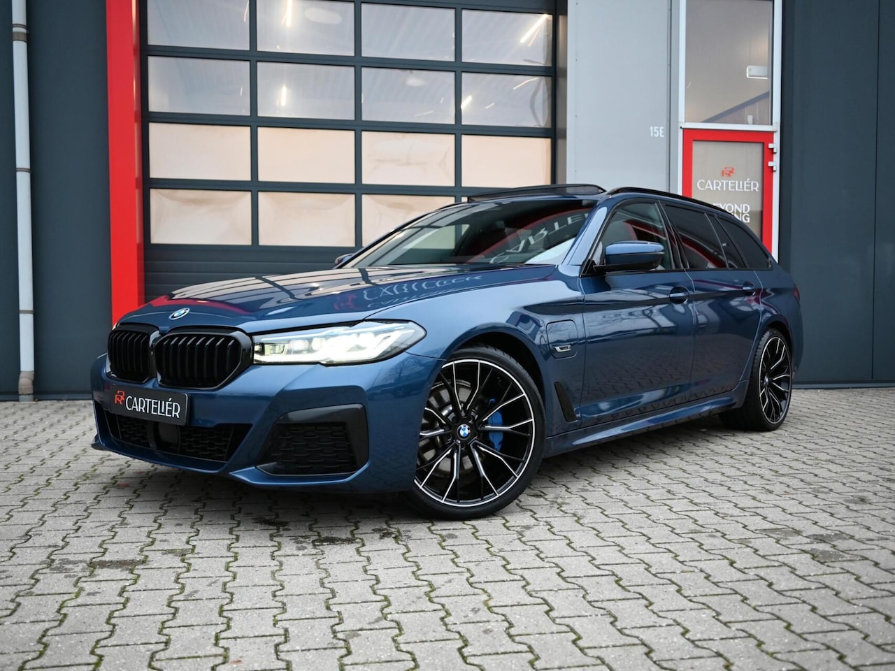 BMW 5-serie Touring - 530e High Executive | M-Sport | PANO VOL - AutoWereld.nl