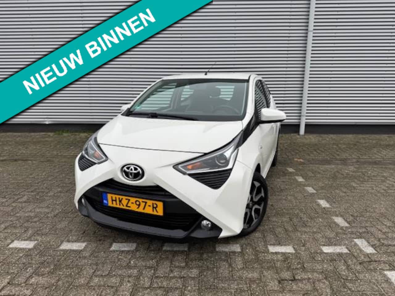 Toyota Aygo - 1.0 VVT-i x-JBL 1.0 VVT-i x-JBL,Carplay,achteruitrijcamera,airco,lm velgen - AutoWereld.nl