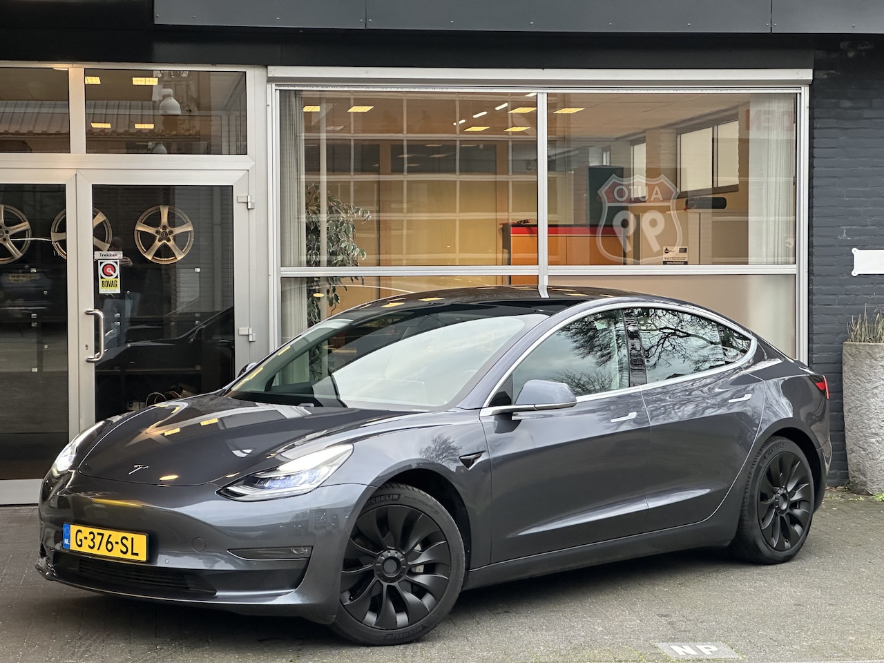 Tesla Model 3 - Long Range RWD Long Range AWD 75 kWh SOH 87% / NAP / STOELVERWARMING - AutoWereld.nl