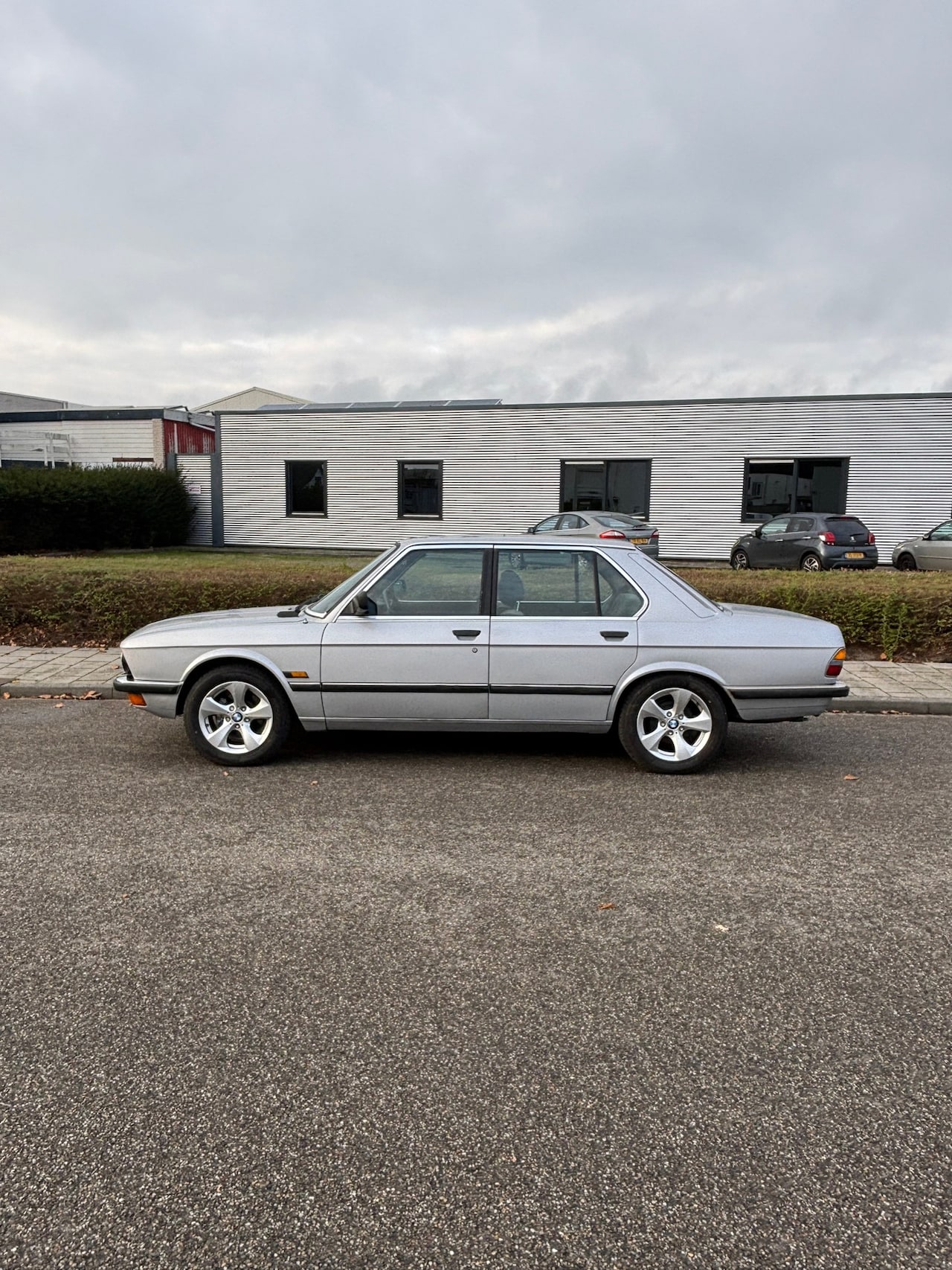 BMW 5-serie - 520i AUTOMAAT " APK tot 12-12-2027 TAX FREE " - AutoWereld.nl