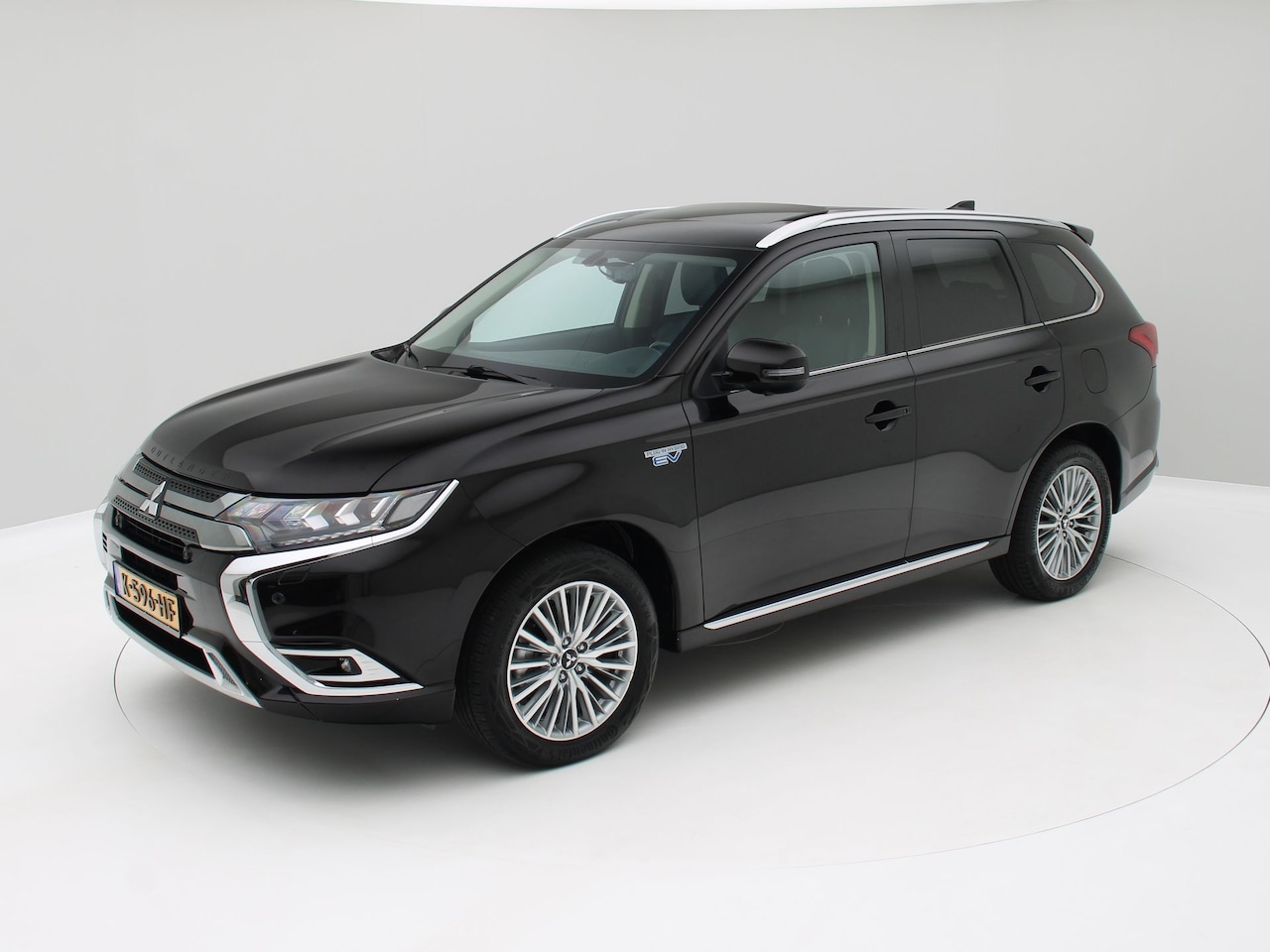 Mitsubishi Outlander - 2.4 PHEV Intense+ Schuifdak/Leder/Trekhaak - AutoWereld.nl