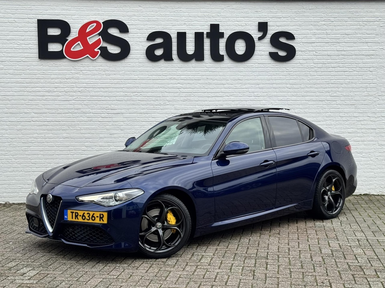 Alfa Romeo Giulia - 2.0T Super Squadra Tuning 300+ PK Cruise Climate Leer Stoel- stuurverwarming Apple / Andro - AutoWereld.nl