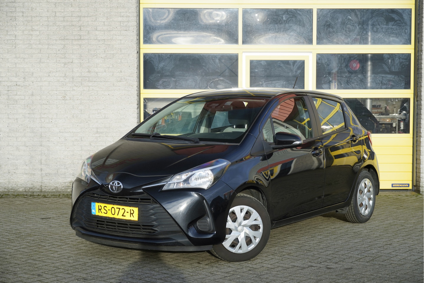 Toyota Yaris - 1.0 VVT-i 5drs Comfort BJ2018 Audio | Airco | Stuurbekrachtiging | Getint glas - AutoWereld.nl