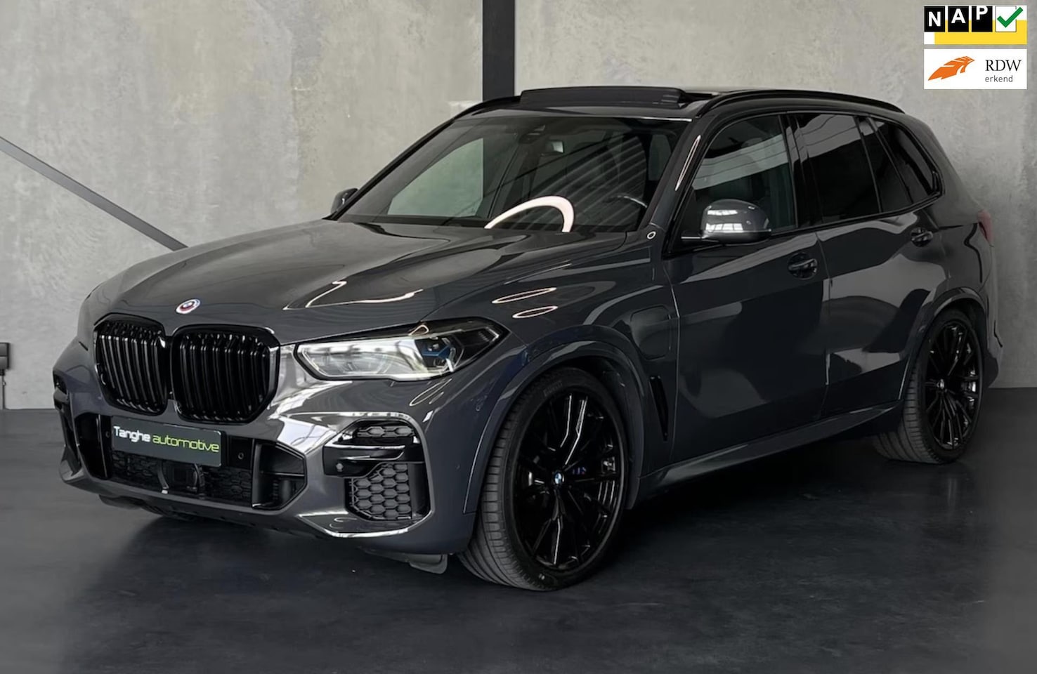 BMW X5 - XDrive45e M-Sport, M-stoelen, Bowers & Wilkins, Trekhaak, Stoelmassagen & Ventilatie, Carb - AutoWereld.nl