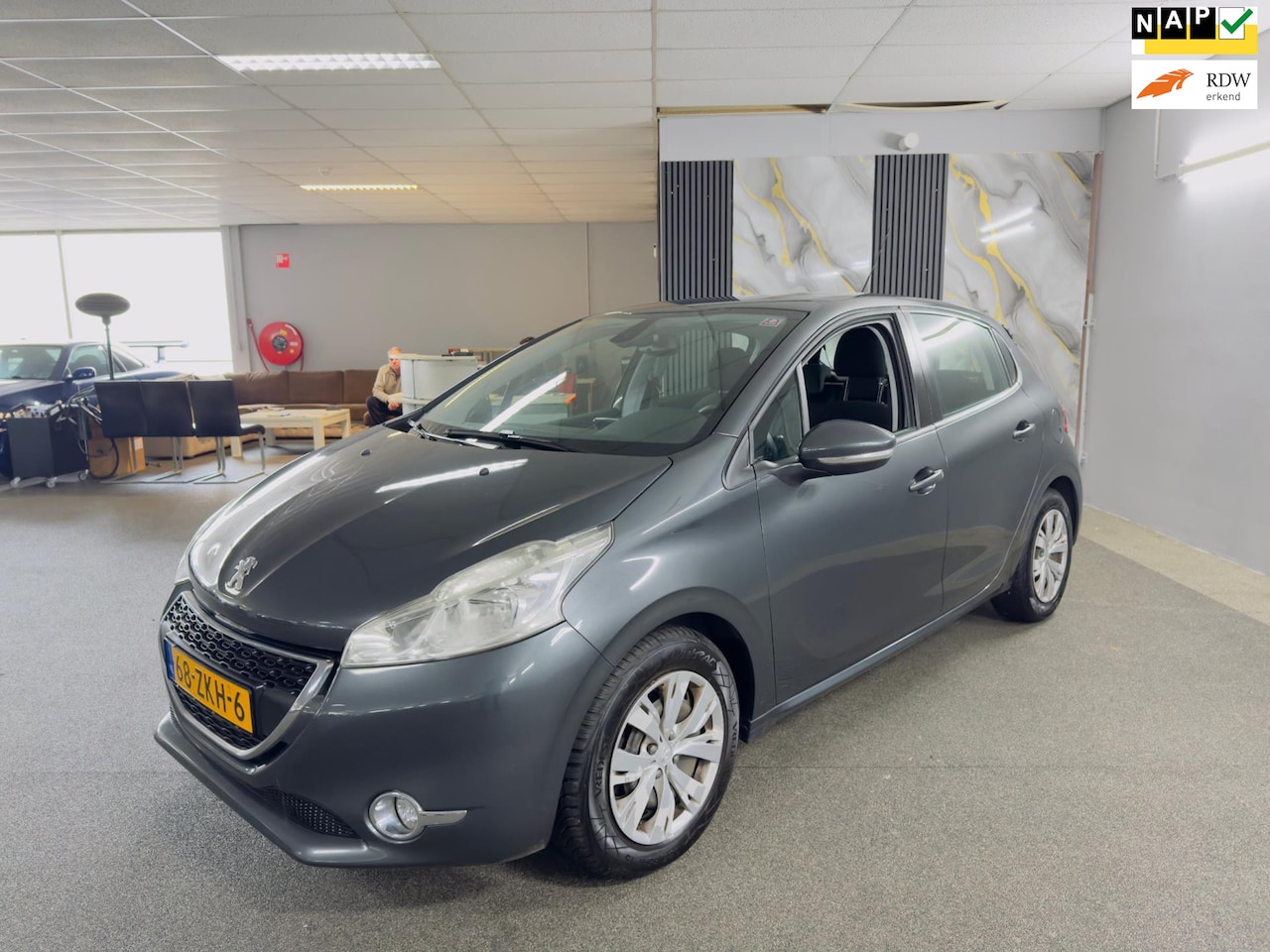 Peugeot 208 - 1.2 VTi Envy Apk Nieuw,1e Eigenaar,Clima,Cruise,Navigatie,parksensoren,N.A.P,2 sleutels,To - AutoWereld.nl