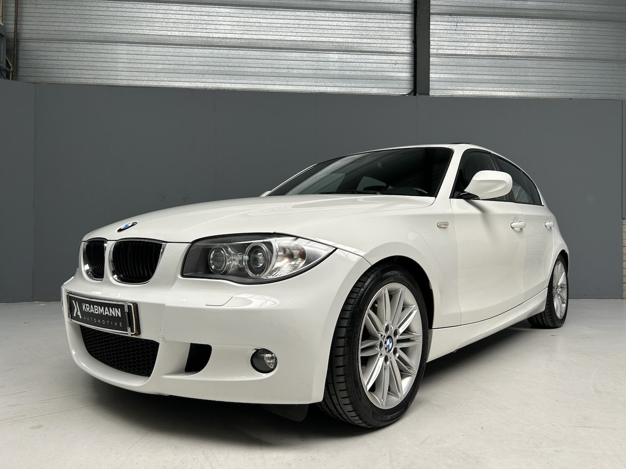 BMW 1-serie - 118i High Executive M-Sport | Automaat | Xenon - AutoWereld.nl