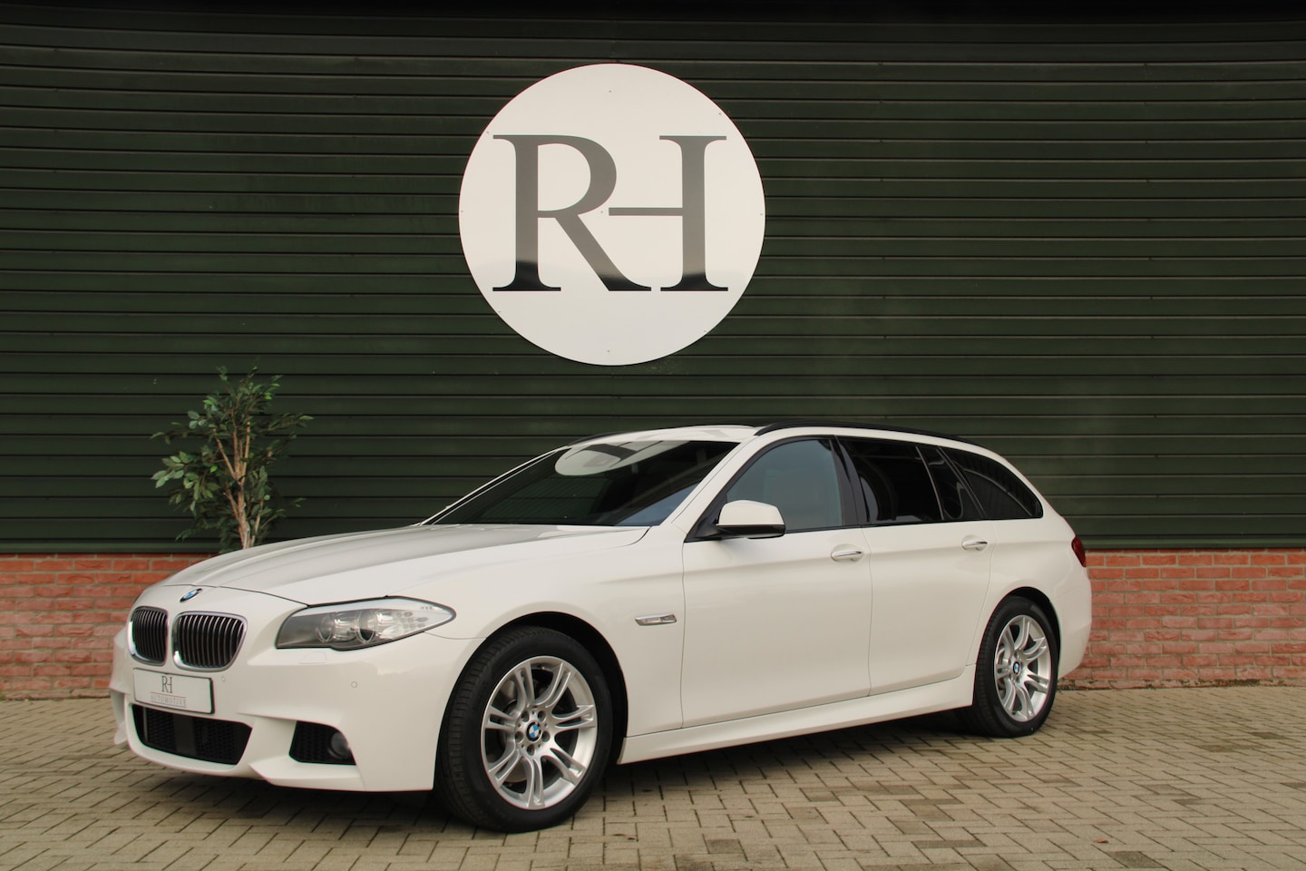BMW 5-serie Touring - F11 535i Automaat High Executive M Sportpakket - AutoWereld.nl