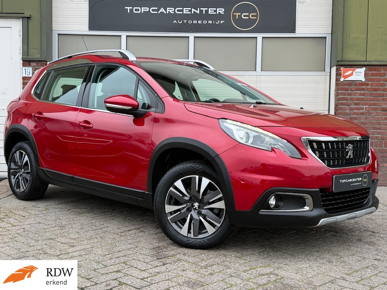 Peugeot 2008 - 1.2 PureT. GT-line/AIRCO/PARKS/CAMERA/NAVI/APK - AutoWereld.nl