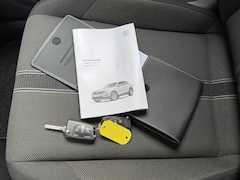 Volkswagen T-Roc - 1.5 TSI STYLE BUSINESS I AUTOMAAT I TREKHAAK I P-CAMERA I STOELVERWARMING